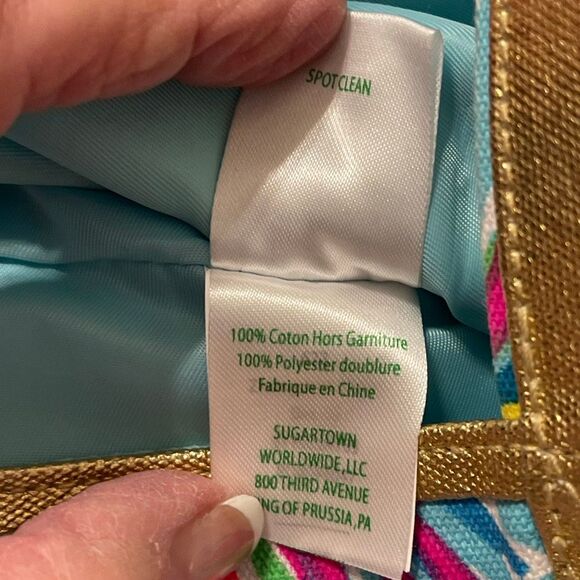 Lilly Pulitzer Women’s V-Neck Shirt With Wine Tote Bag - Picture 9 of 16